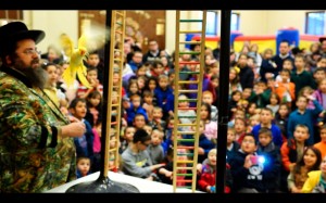 The “Parrot Rebbe” entertaining children of Bayswater at a free carnival organized by the Baltimore community.