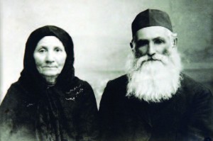 Simcha and Mina Kurchevsky, heads of the hachnasat orchim society in Mazkeret Batya. Photo courtesy of Eran Shamir Village Museum, Mazkeret Batya