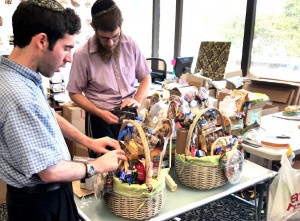 Yachad members Brandon Levine, twenty-five, of New York, NY, and Moshe Dovid Bronstein, twenty-eight, of Brooklyn, NY, prepare baskets.