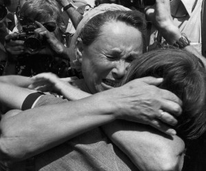 Entebbe hostages reuniting with their loved ones. Photo: AP