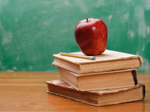 school-apple-on-desk